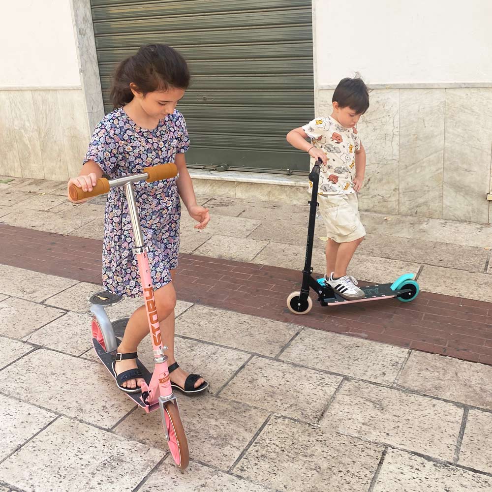 Story Party LED Adjustable Kids Kick Scooter